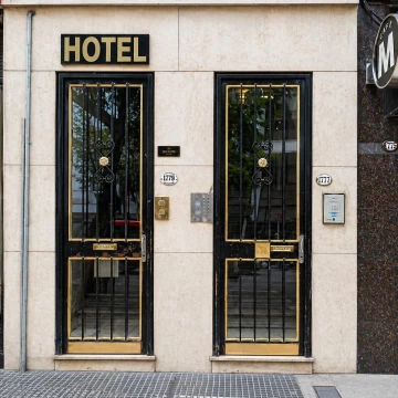 Venta Departamento amoblado en Av. Belgrano 1700. Barrio de Monserrat. Bajas expensas