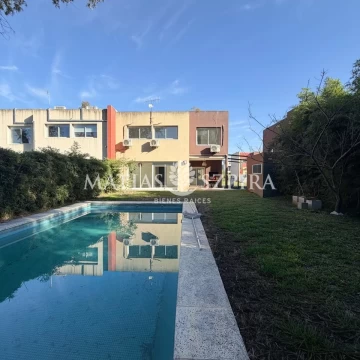 Casa en venta álvarez Del Bosque 4 ambientes