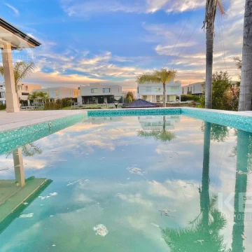 Casa en alquiler en barrio cerrado El Yacht, 4 habitaciones, amarra al agua