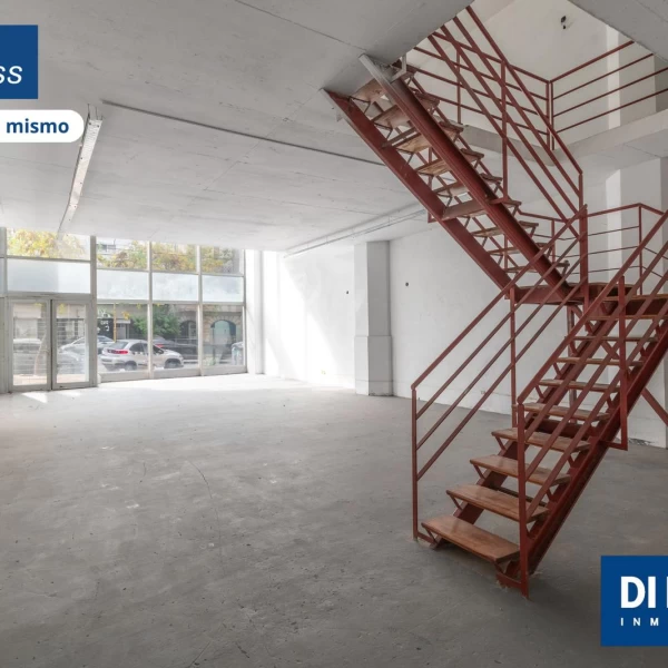 Local 210 m2 Barracas Edificio MOCA sobre Montes de Oca
