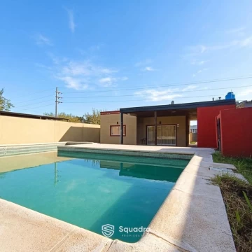 VENTA | PERMUTA - Casa de 2 dormitorios con cochera y pileta - Tierra de Sueños 3, Sector B, Roldán.