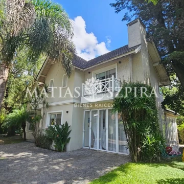 Oportunidad Casa 4 amb en Barrio María del Parque Leloir