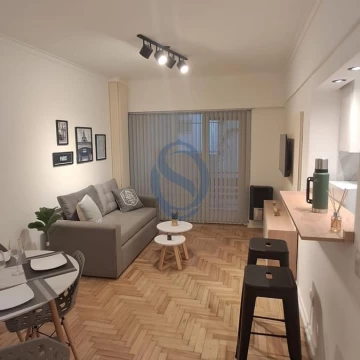Venta - Departamento dos ambientes con patio y balcon saliente - Belgrano 2421