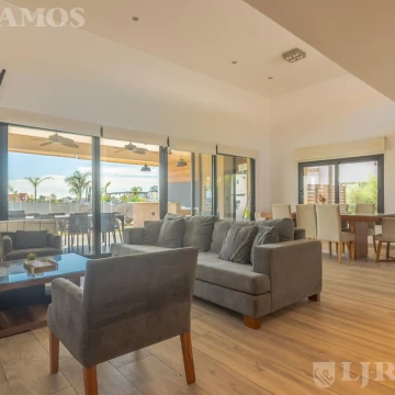 CASA AMUEBLADA, CON PARQUE AL PULMON VERDE en A1 en San Sebastián MB