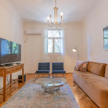 Espectacular departamento 4 ambientes con dependencia
