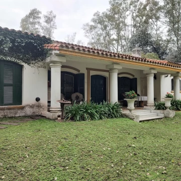 casas estilo colonial sobre 22.000 m2 de terreno! pegado a country Martindale