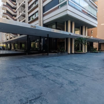 RETASADO! Oportunidad! 5 ambientes en Venta con dos cocheras en Art Tower