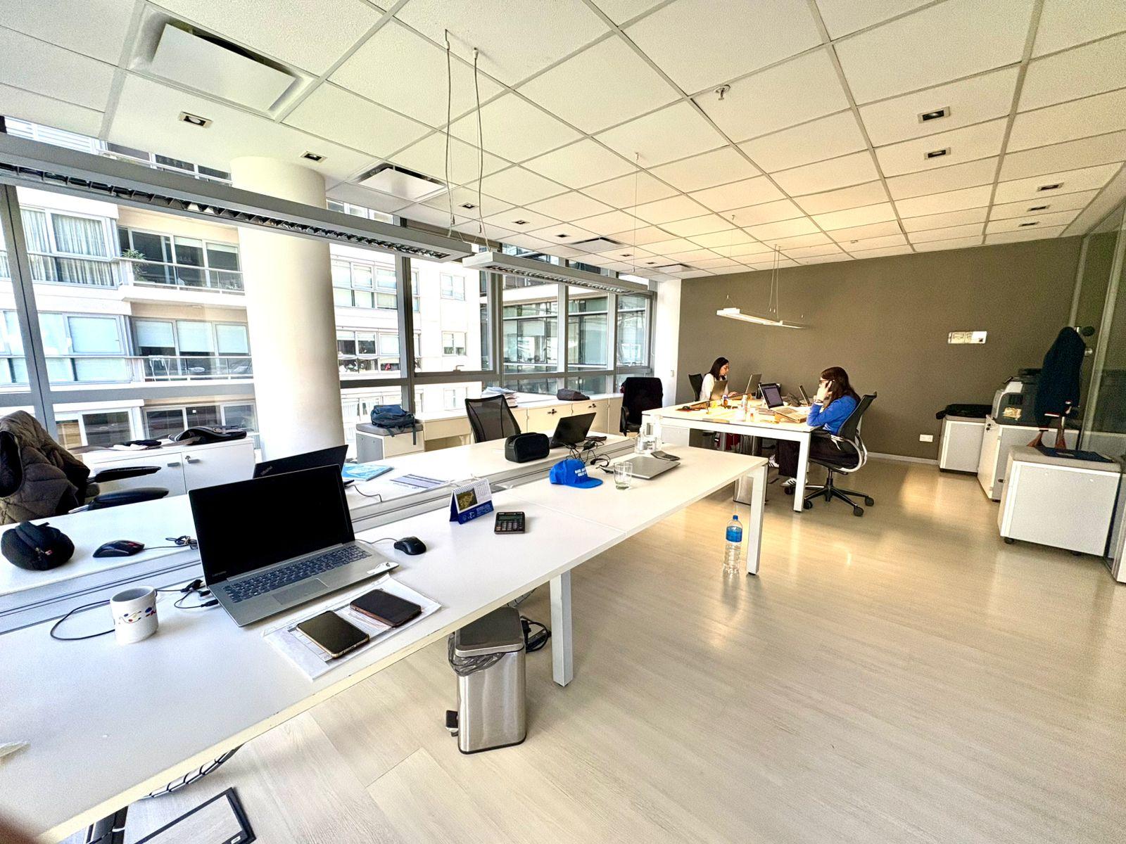 OFICINA PREMIUM EN MADERO CENTER, 4 AMBIENTES + 2 COCHERAS + BAULERA - 4