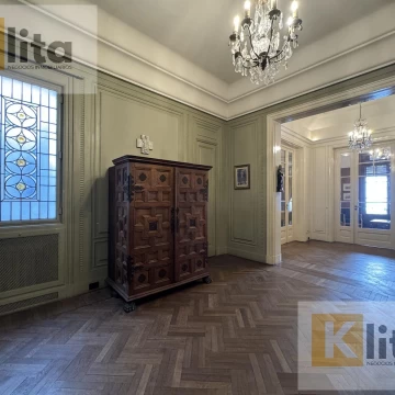 Venta: Piso de categoría · Estilo Art Déco · Recoleta · 8 ambientes · Terraza · Baulera