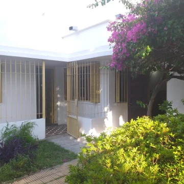 VENTA PH TIPO CASA MORON C/ JARDIN Y COCHERA