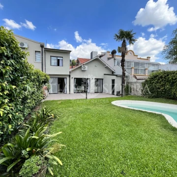 Casa 5 Ambientes a la Venta en Padua