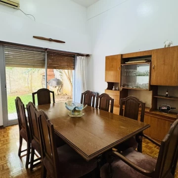 VENTA DEPARTAMENTO 2 AMBIENTES CON JARDÍN Y COCHERA