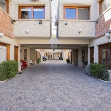 BANFIELD OESTE, DUPLEX 3 AMBIENTES,COCHERA, AMENITIES
