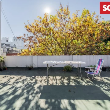 PH en venta. Primer piso por escalera 2 dormitorios  playroom con muy buena terraza en Villa Crespo.