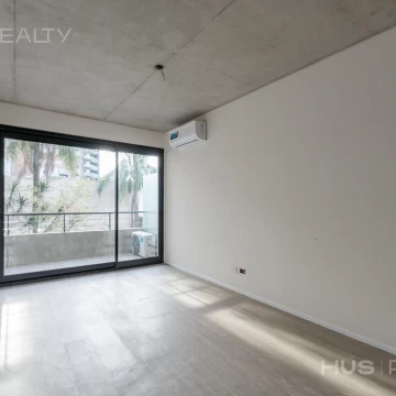 Venta departamento de ambiente y medio a estrenar en Coghlan, con balcon y A/C