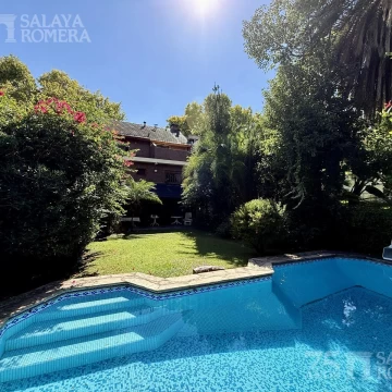 Casa en venta 6 ambientes Olivos con jardin y pileta