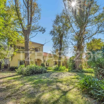 Casa a la venta estilo campo de 5 dormitorios mas playroom - OPORTUNIDAD