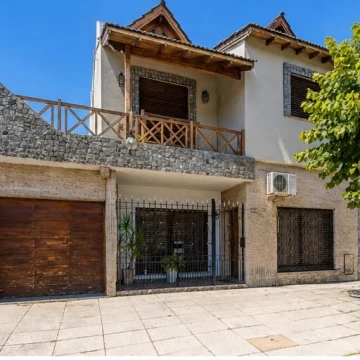 Casa | 5 Ambientes 3 baños  | Fondo Libre | Apto Credito | Ramos Mejía