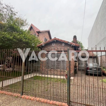 Casa en venta 4 ambientes Castelar sobre Santa Rosa