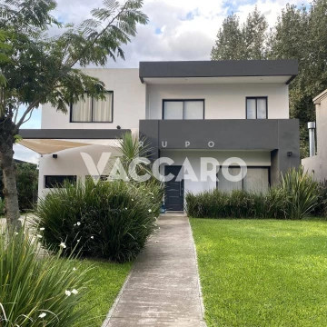 Venta Casa 4 AMBIENTES Haras María Victoria, Moreno