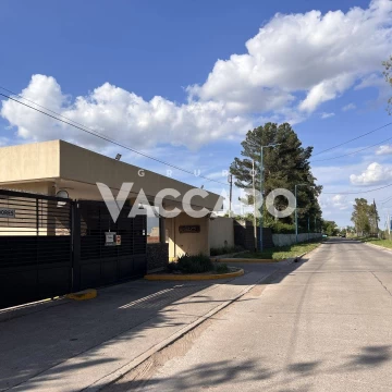 Casa 5 ambientes Casco de Alvarez