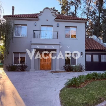 Venta de Casa 4 Ambientes en El Resuello, Moreno