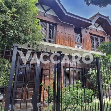 Venta de Casa 5 Ambientes en Castelar , excelente ubicación