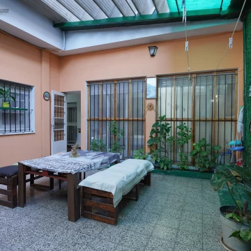 Venta PH 3 ambientes con patio y terraza,zona Parque Chacabuco.