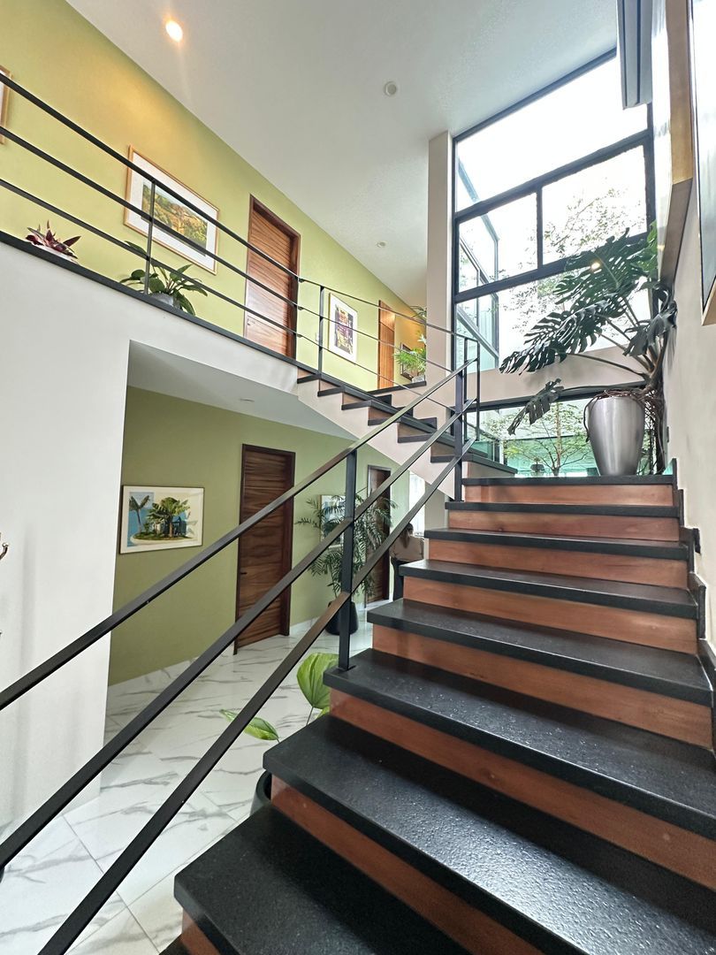 Escalera puertas.jpeg