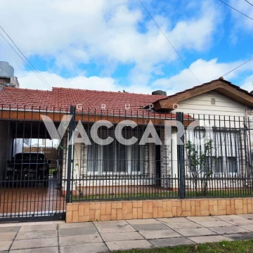 VENTA DE CASA 4 AMBIENTES, CASTELAR