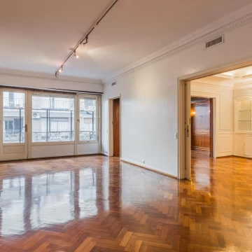 Venta Piso en Recoleta a metros de Plaza Vicente López | 4 dorm  | escritorio | 2 cocheras