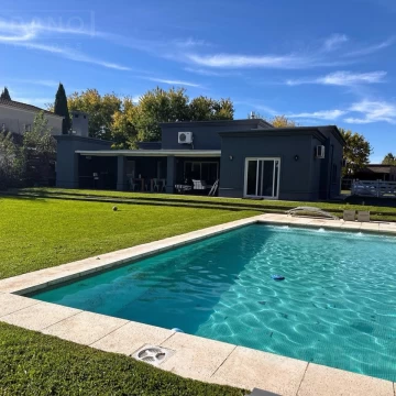 Casa en venta de 3 dormitorios en una planta Estancias del Pilar.
