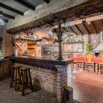 Excelente casa de 4 ambientes | Local  y Quincho | Oportunidad!