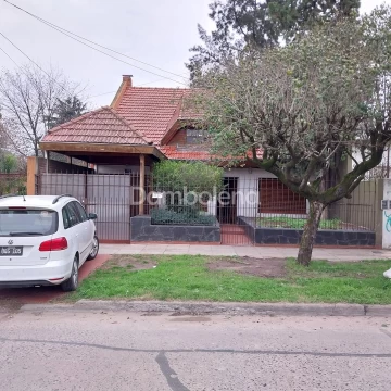 Casa Venta en Bernardino Rivadavia 700