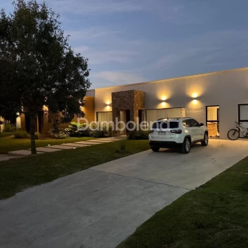 Casa Venta en La Concepción Country Club Lujan 0