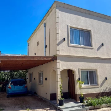 Venta de Departamento Duplex 3 Ambientes con pileta y parrilla en Complejo Metz Village, Pilar