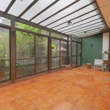 VENTA DEPARTAMENTO TIPO CASA 4 AMBIENTES C/ DEPENDENCIA, PATIO, QUINCHO y PARRILLA. - CABALLITO.