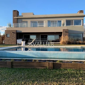 Casa Venta en El Canton - Norte 100