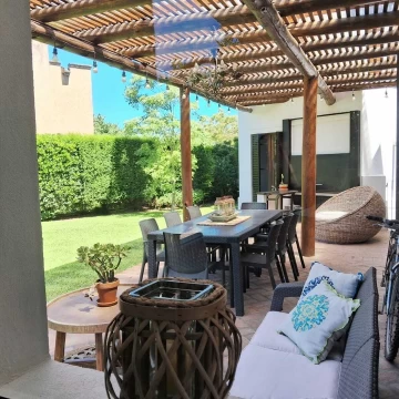 Casa Alq. Temporario en Corredor Bancalari 3900