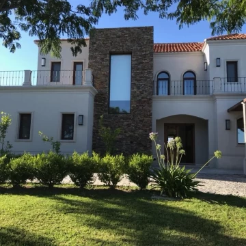 Casa Venta en Dean Funes 2000