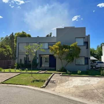 Casa Venta en Boulevares, Pilar