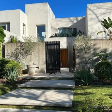 Casa Alq. Temporario en Av Bancalari 7600