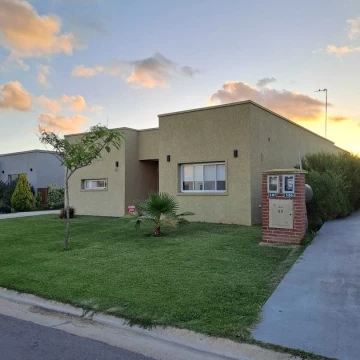 Casa Venta en Pilar del Este - San RAMON 100