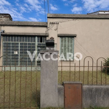 Venta de Casa 4 ambientes Ituzaingó Norte excelente zona valor terreno, piscina 