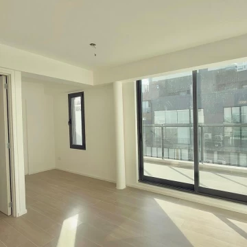 Venta departamento monoambiente con balcón aterrazado en Palermo. Piso alto.
