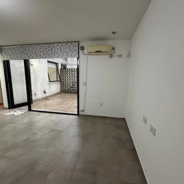 Departamento de pasillo a la venta de 1 dormitorio con patio en Rosario - España y Hospitales