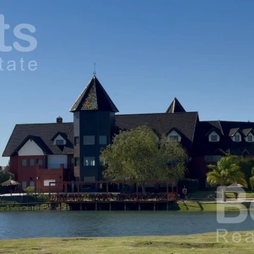 Lote al agua de 892 m² | Desde USD 50.000 de anticipo | Financiación con el barrio