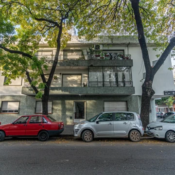 Venta departamento Planta Baja, patio. 3 ambientes. Bajas expensas. Apto crédito. Villa Pueyrredón