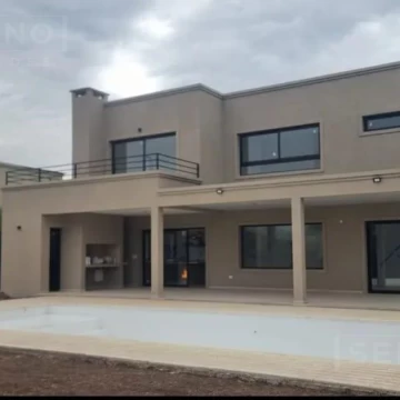 Venta casa 7 ambientes en Haras Santa Maria, Escobar