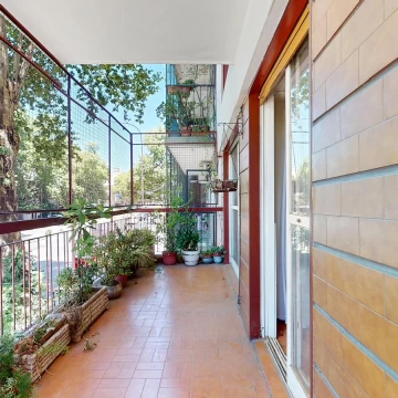 Venta Departamento 4 ambientes con dependencia, Semipiso Balcón Aterrazado y Patio en Villa Crespo